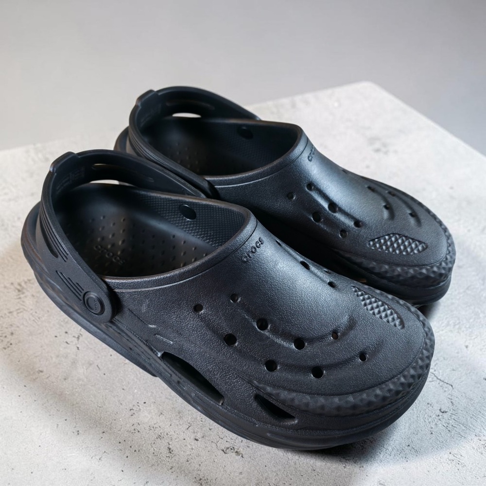 Crocs Off Grid Triple Black Clog Slides Sandals Mens 7 / Womens 9 *Worn Once.